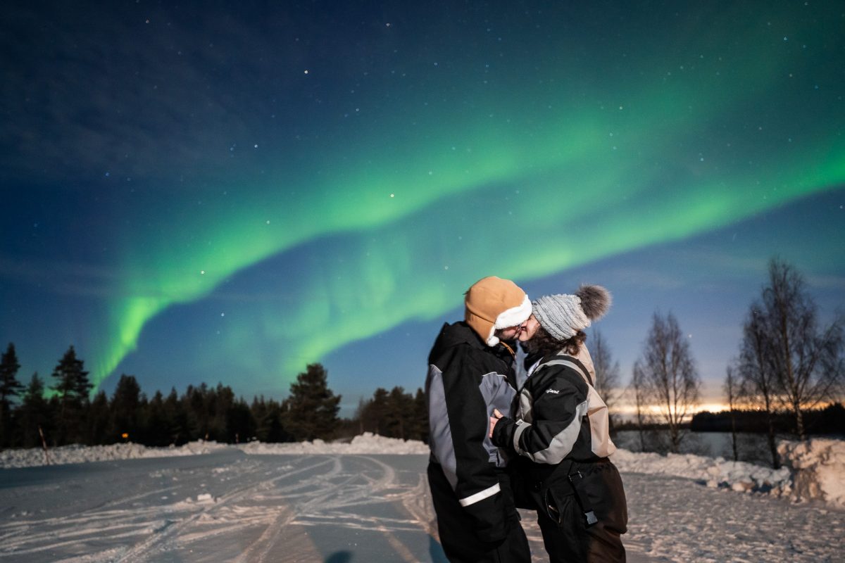 Guests under the Northern Lights in Rovaniemi