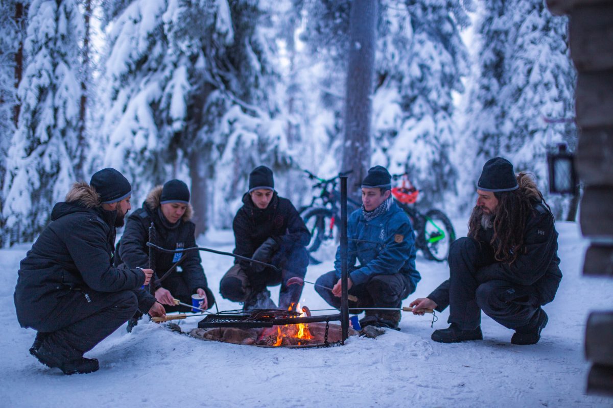 Fat bike tour beside Rovaniemi’s rivers
