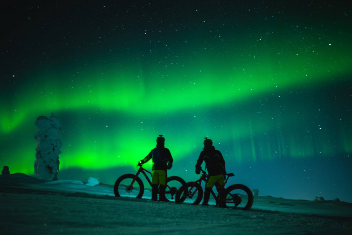 Electric fatbike tour under an aurora sky in Lapland