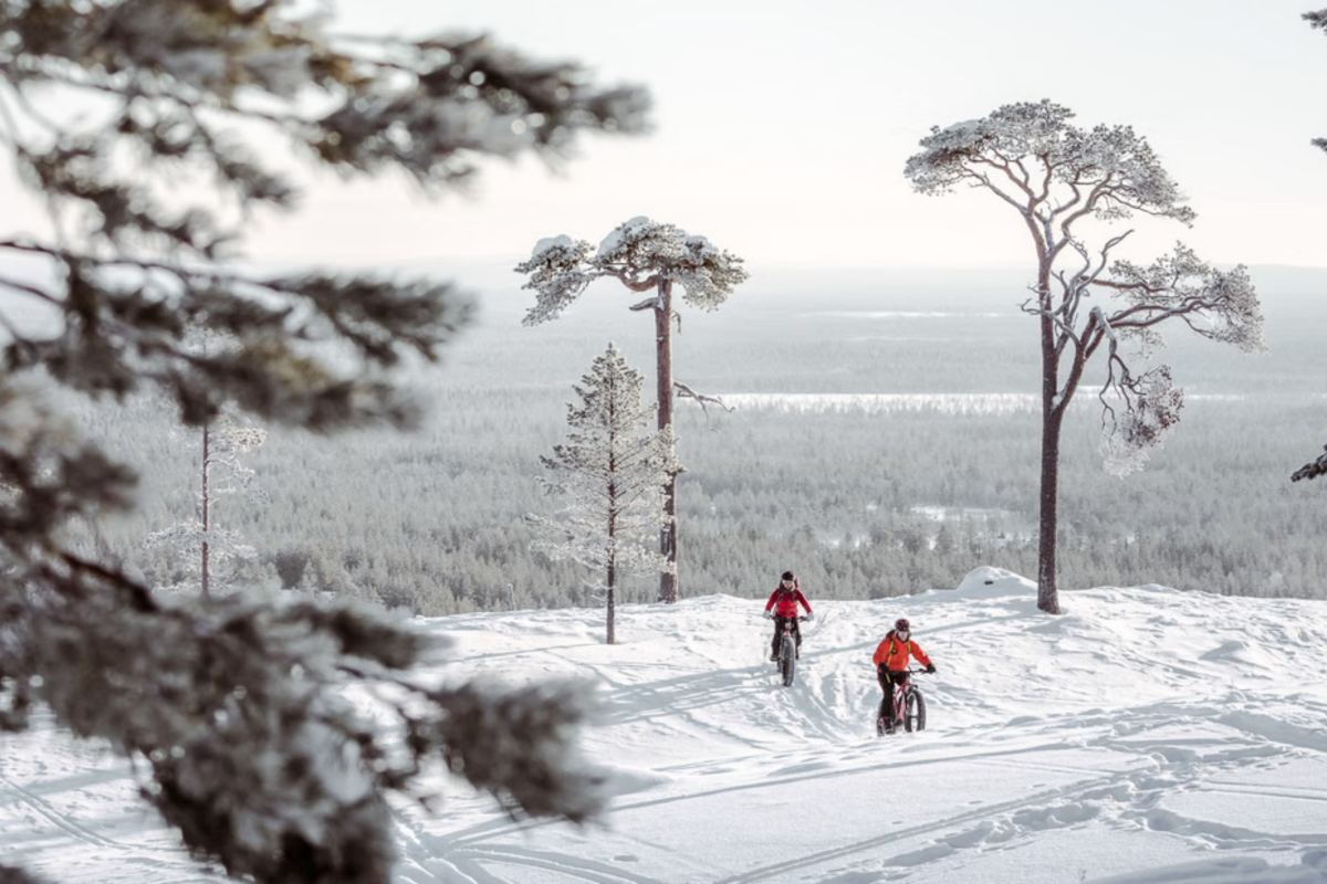 Electric fatbike beside a snowy Pyhä fell landscape