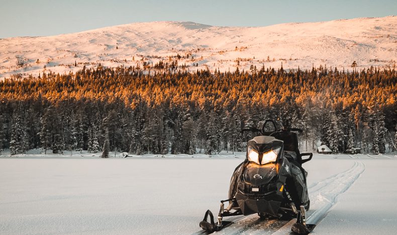 2 h Snowmobile Experience in Levi
