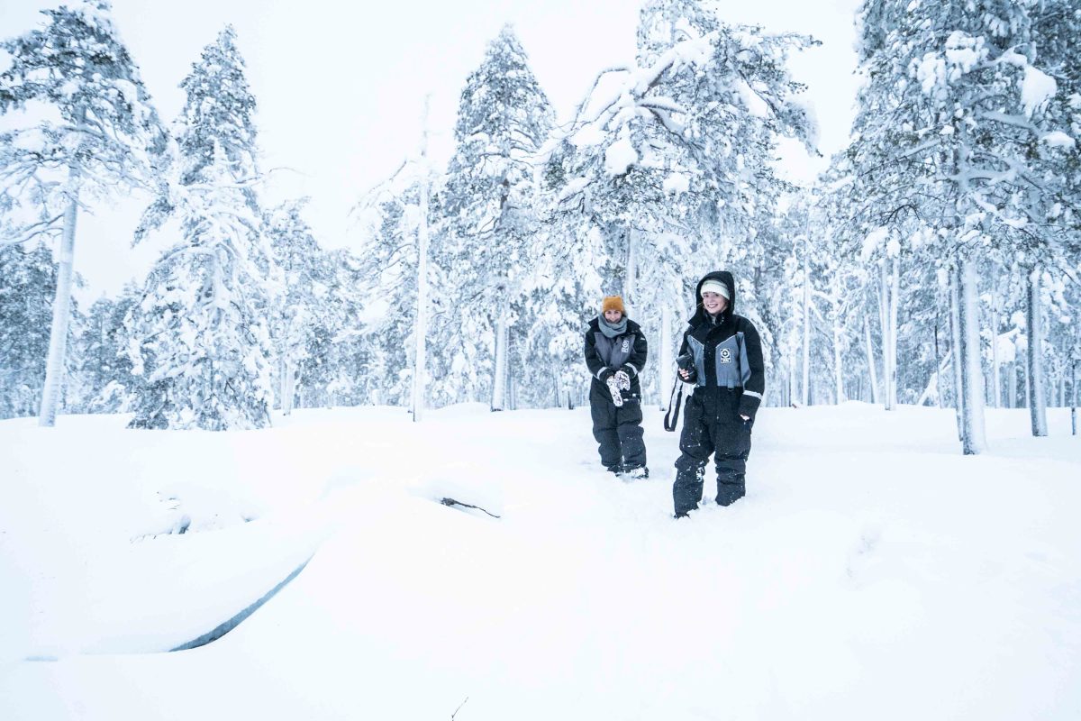 Family nature hike through the Rovaniemi wilderness